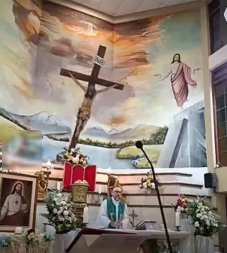 Catholic priest dies in Ecuador after crucifix falls on him during livestreamed Mass