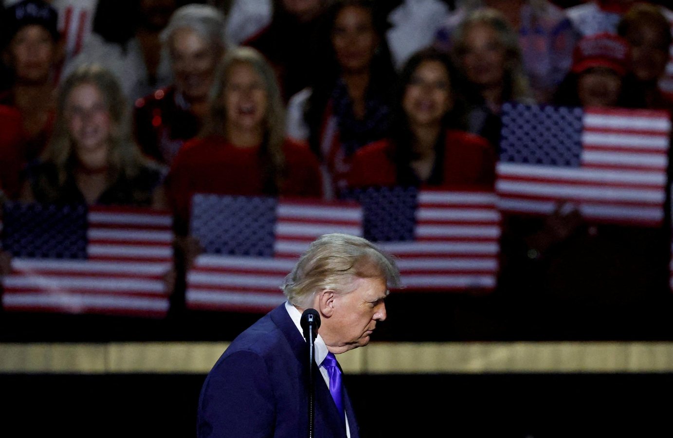 Trump verspricht US-Bürgern 5.000 Dollar im Fall eines republikanischen Sieges bei den Midterms
