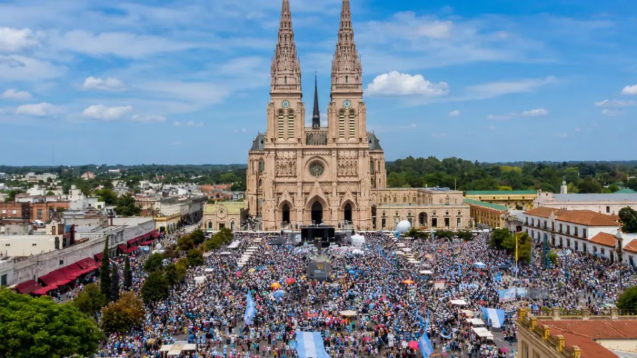 Buenos Aires Province Mobilizes 2 Million Pilgrims for 52nd Youth Pilgrimage to Luján