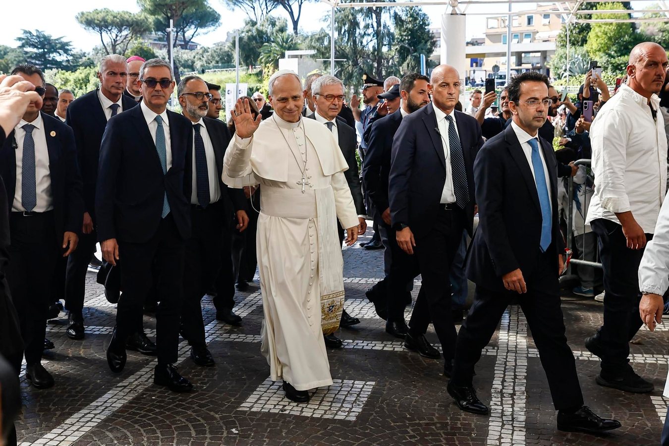 Pope Leo XIV Walks Into Gemelli Hospital for Lung Surgery