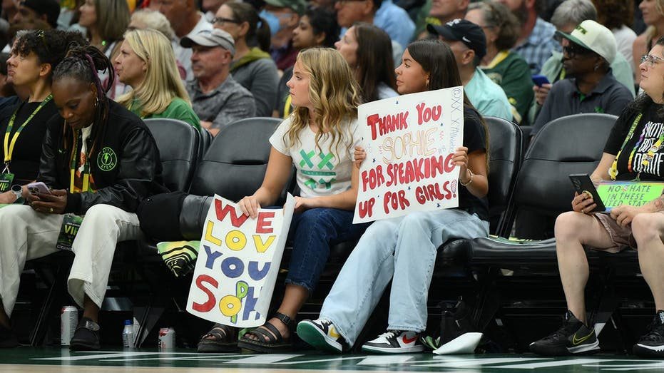 Seattle Times columnist resigns after column on women's sports is rejected