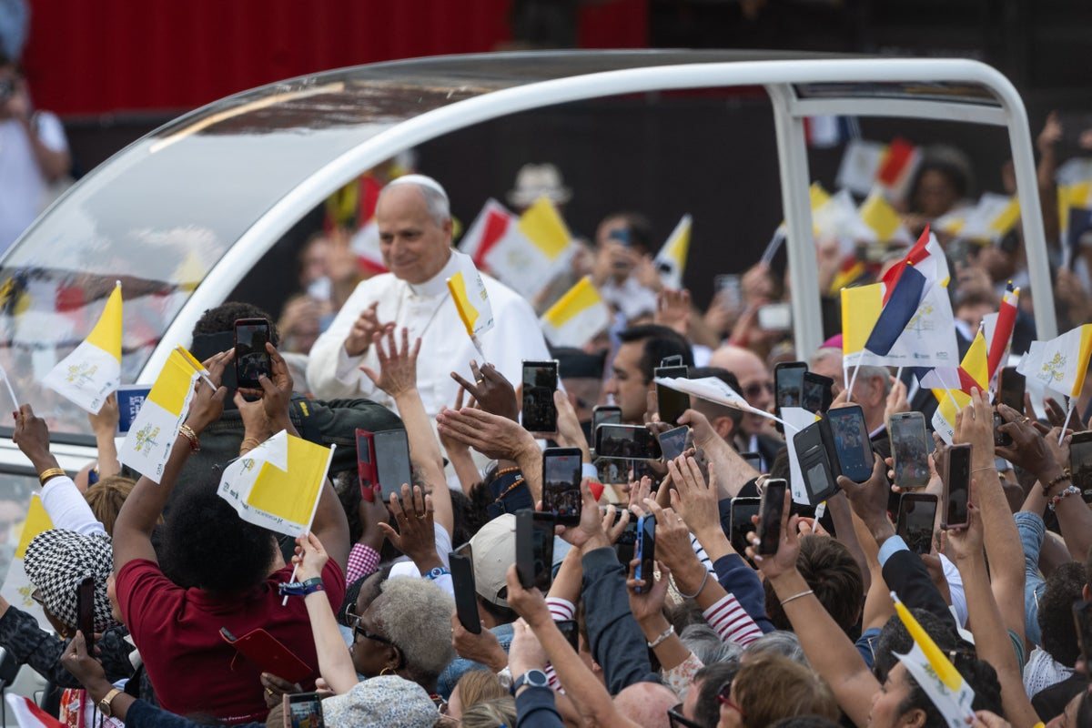 Pope Leo XIV Draws 800,000 to Central Paris for Open-Air Mass at Place de la Concorde