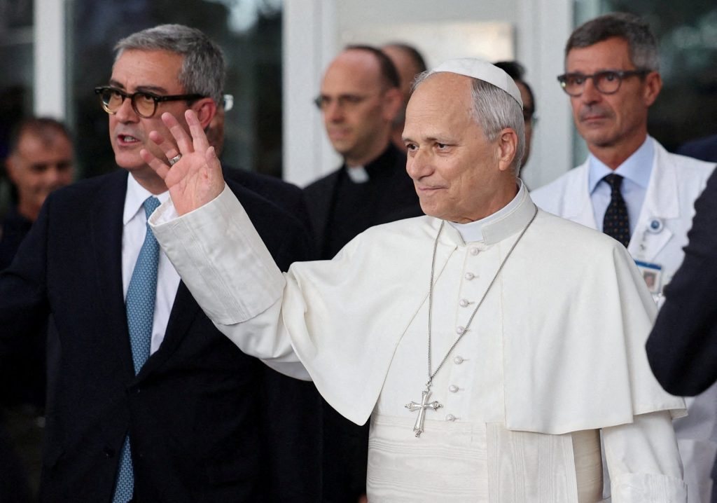 Papst Leo kehrt nach Lungenkrebs-OP in den Vatikan zurück