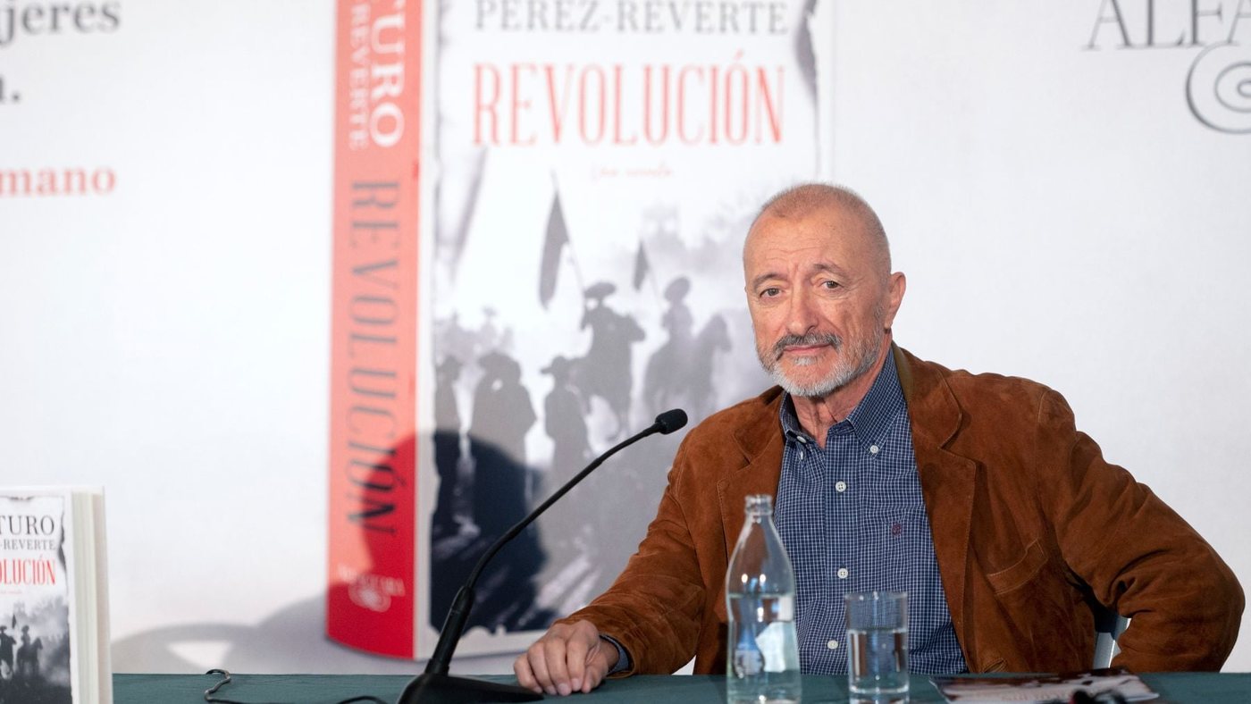 Pérez-Reverte: Europa pierde su memoria histórica al construir un futuro ideal