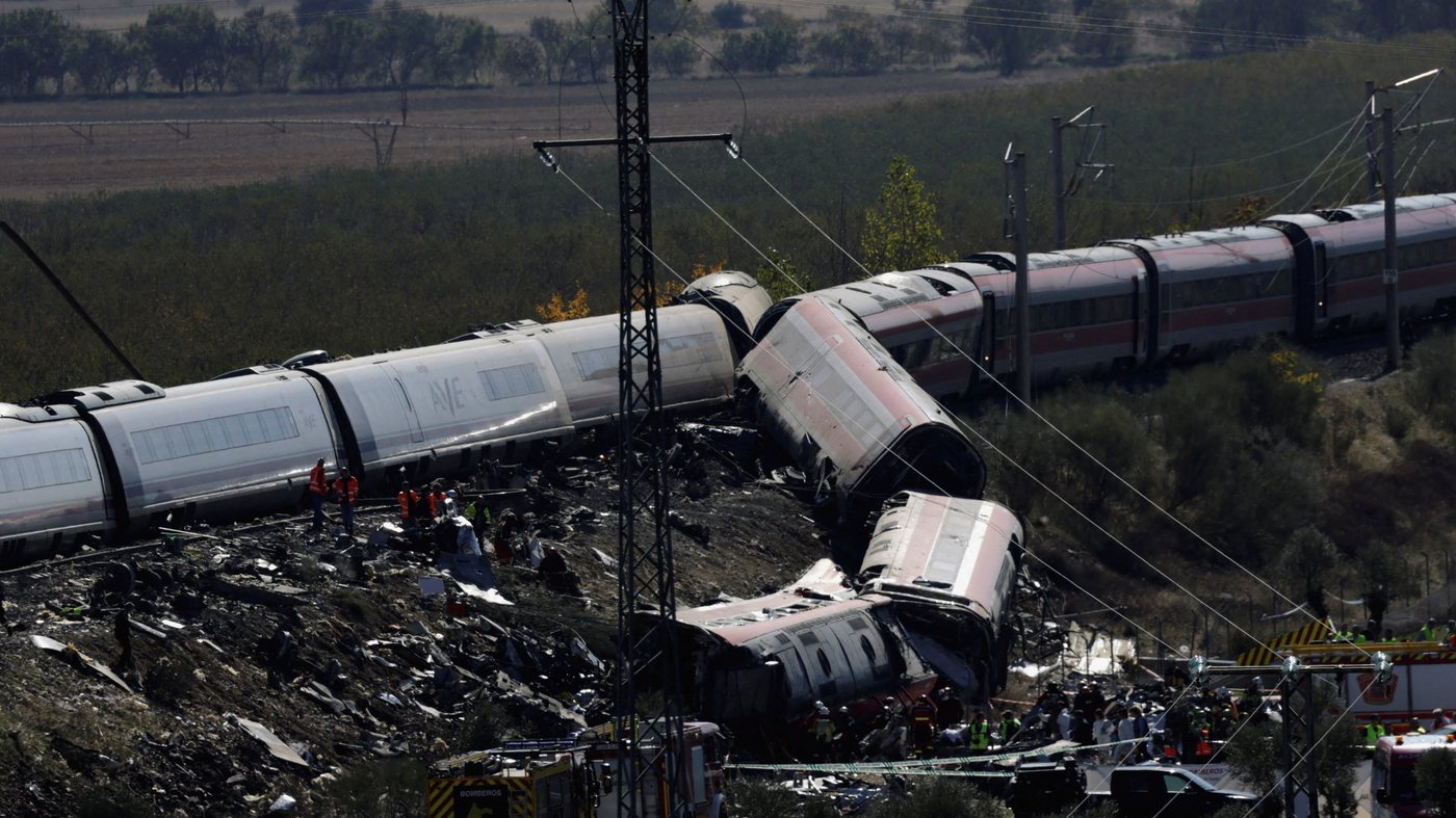 Emergency teams head to Spanish rail crash site near Toledo