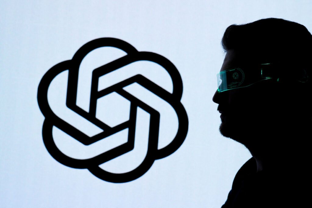 OpenAI warns of „continuous and persistent” AI cyberattacks and pauses training of advanced models