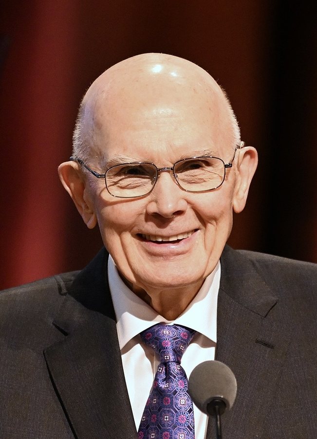 Dallin H. Oaks ruft bei Generalkonferenz zur Nachfolge Christi und zur Friedenswahl auf