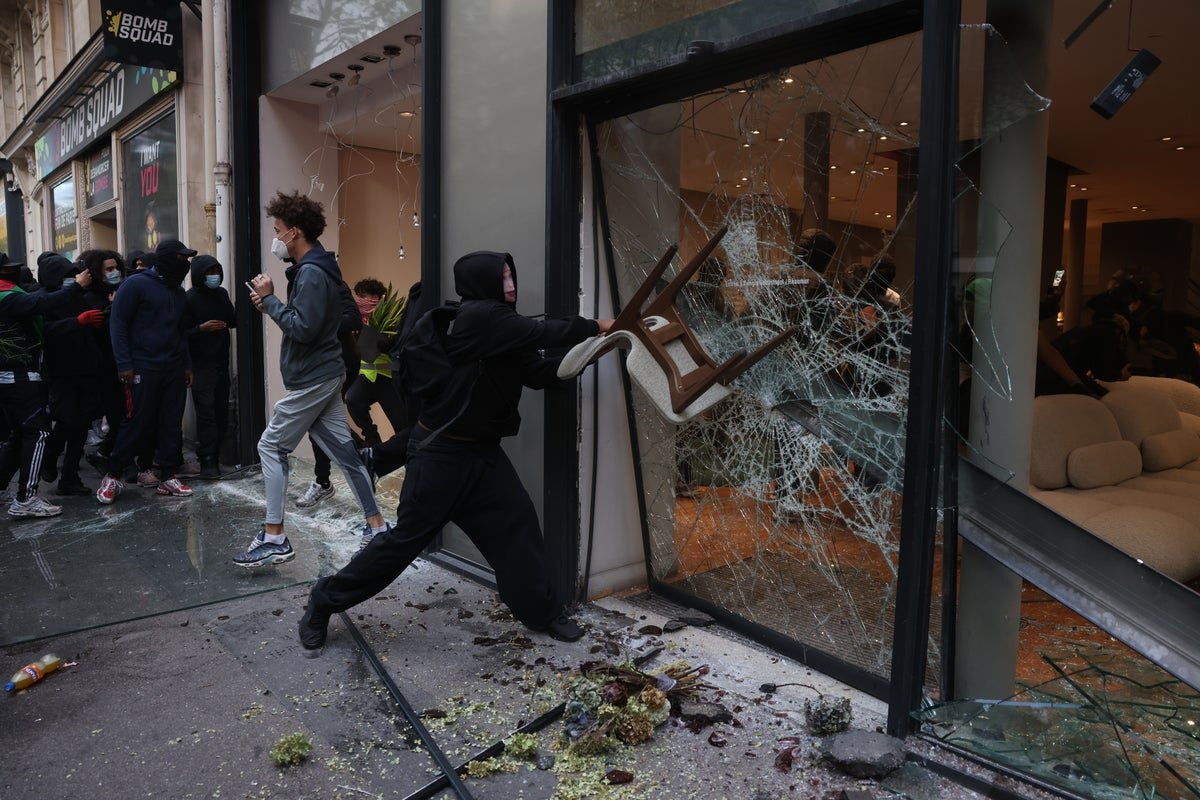 Shops boarded up and tourist sites closed as 70,000 police brace for French protests