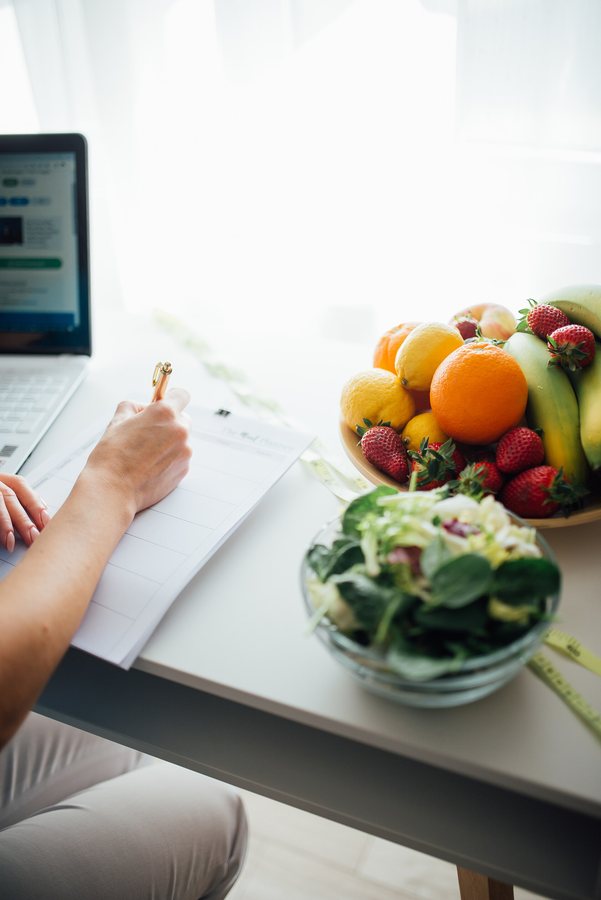 German Doctor Links Chronic Stress to Stalled Weight Loss, Belgian Expert Cautions