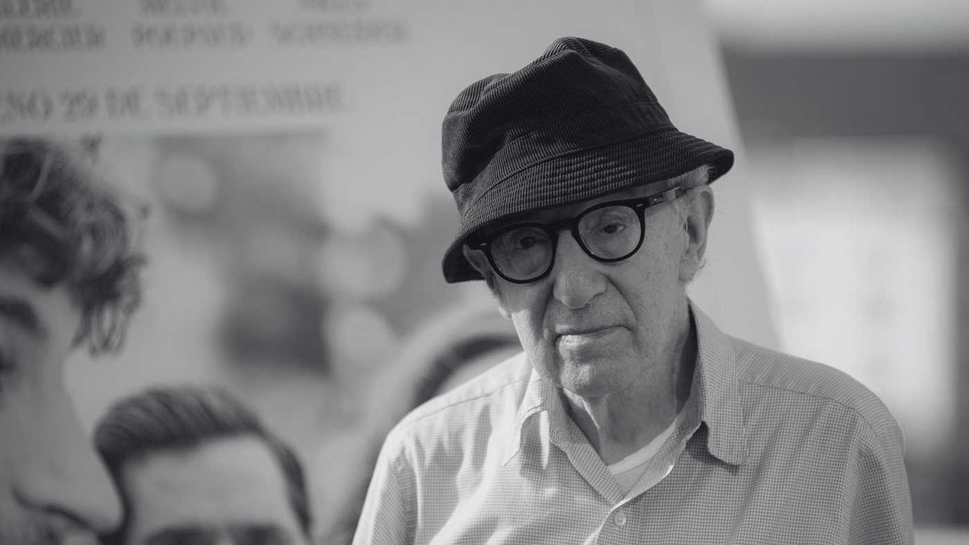 Woody Allen at 90: «Retirement is for people who have spent their whole lives hating what they did»