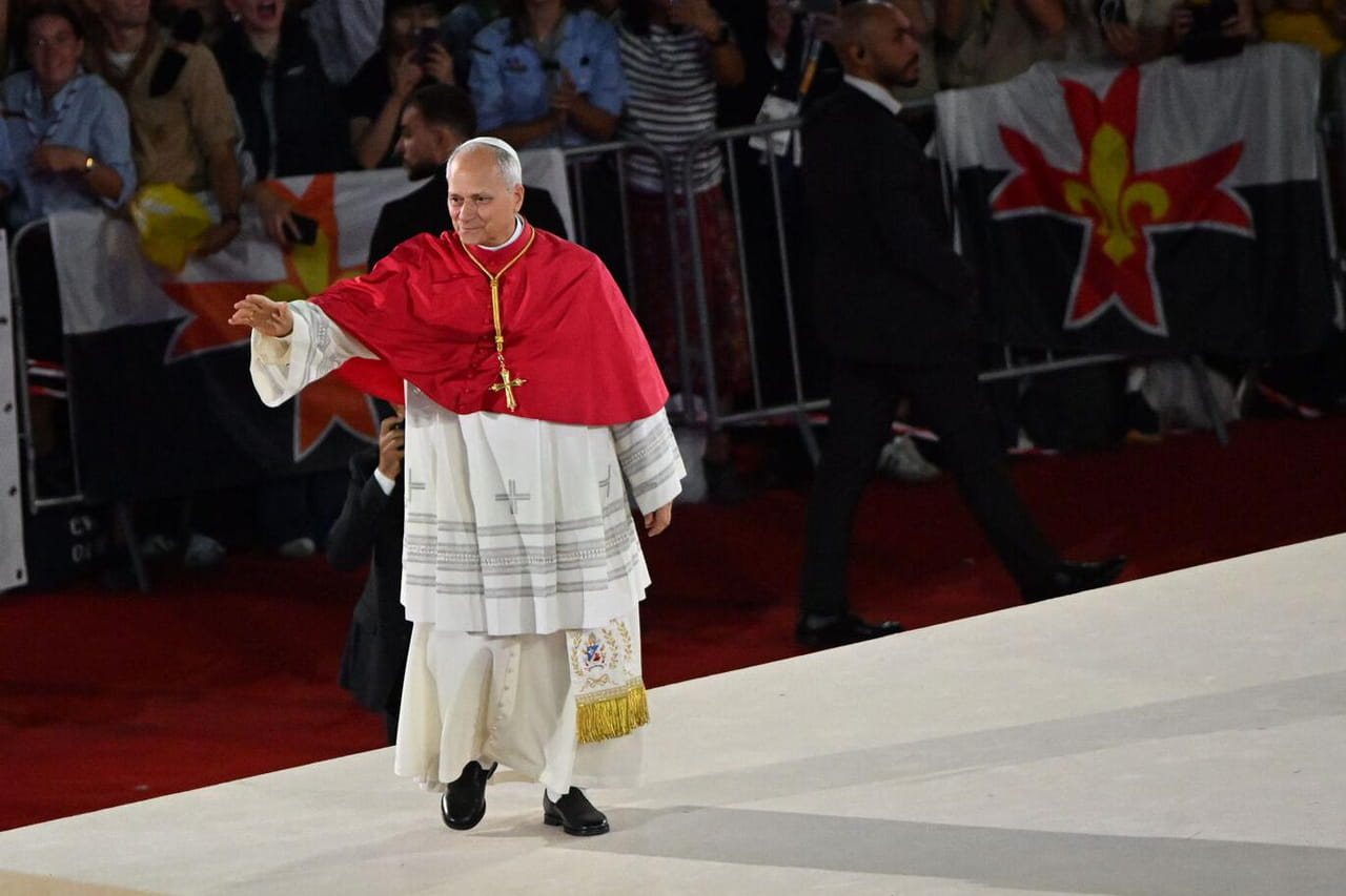 Pope Leo XIV Calls for Dignity and Peace at Paris Migrant Center