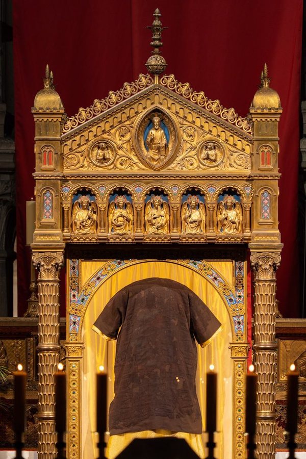 Pope Leo XIV to Become First Pope to Venerate Holy Tunic of Argenteuil