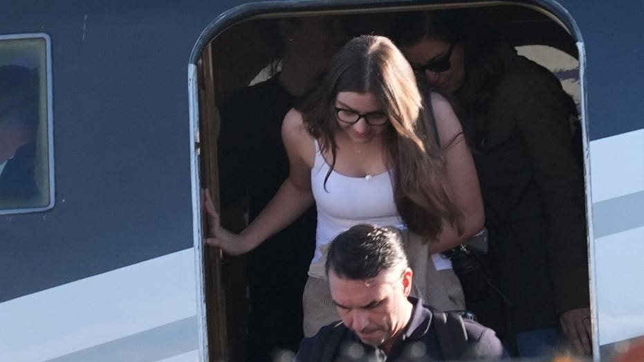 Bolsonaro flies to Miami after passport seizure order